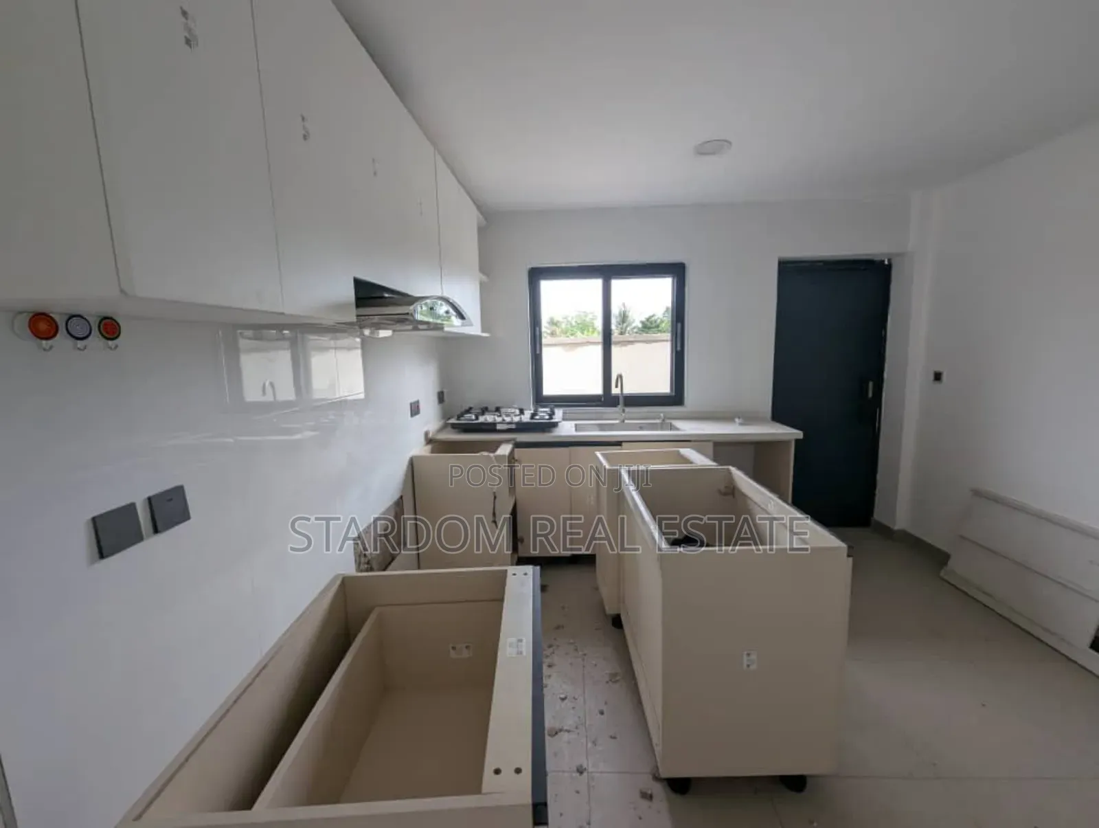3bdrm Townhouse/Terrace in Achimota for sale in Achimota