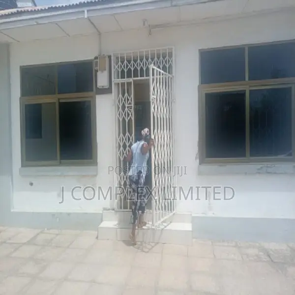 3bdrm Apartment in Nyaniba Estate for rent in Nyaniba Estate