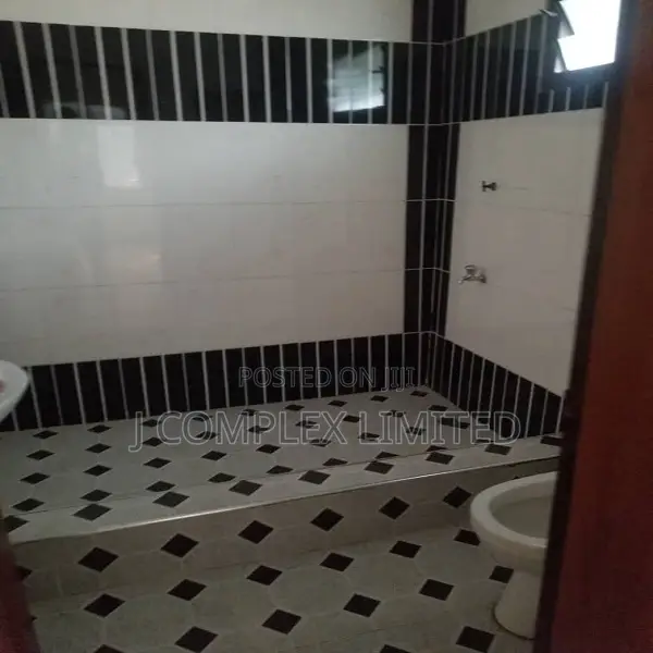 3bdrm Apartment in Nyaniba Estate for rent in Nyaniba Estate