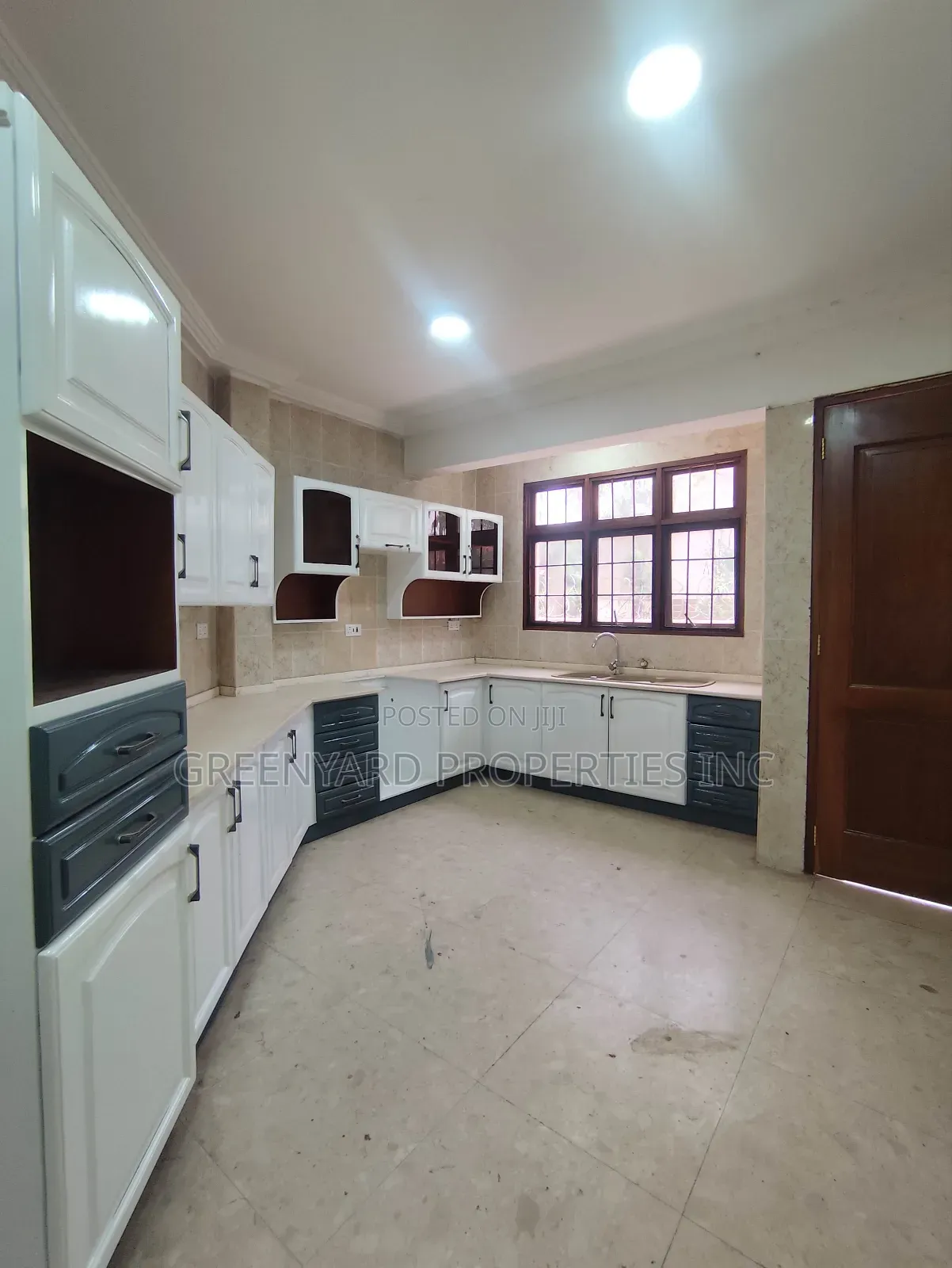 Commercial Space for Rent in Roman Ridge