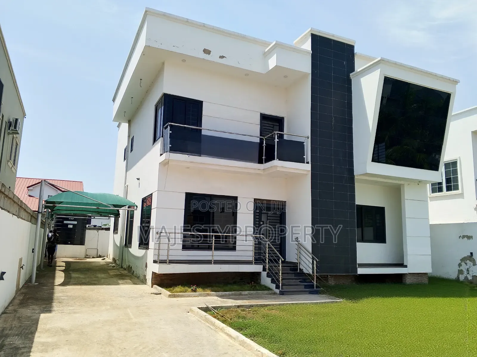 4bdrm Duplex in Community 18, Spintex for rent in Spintex
