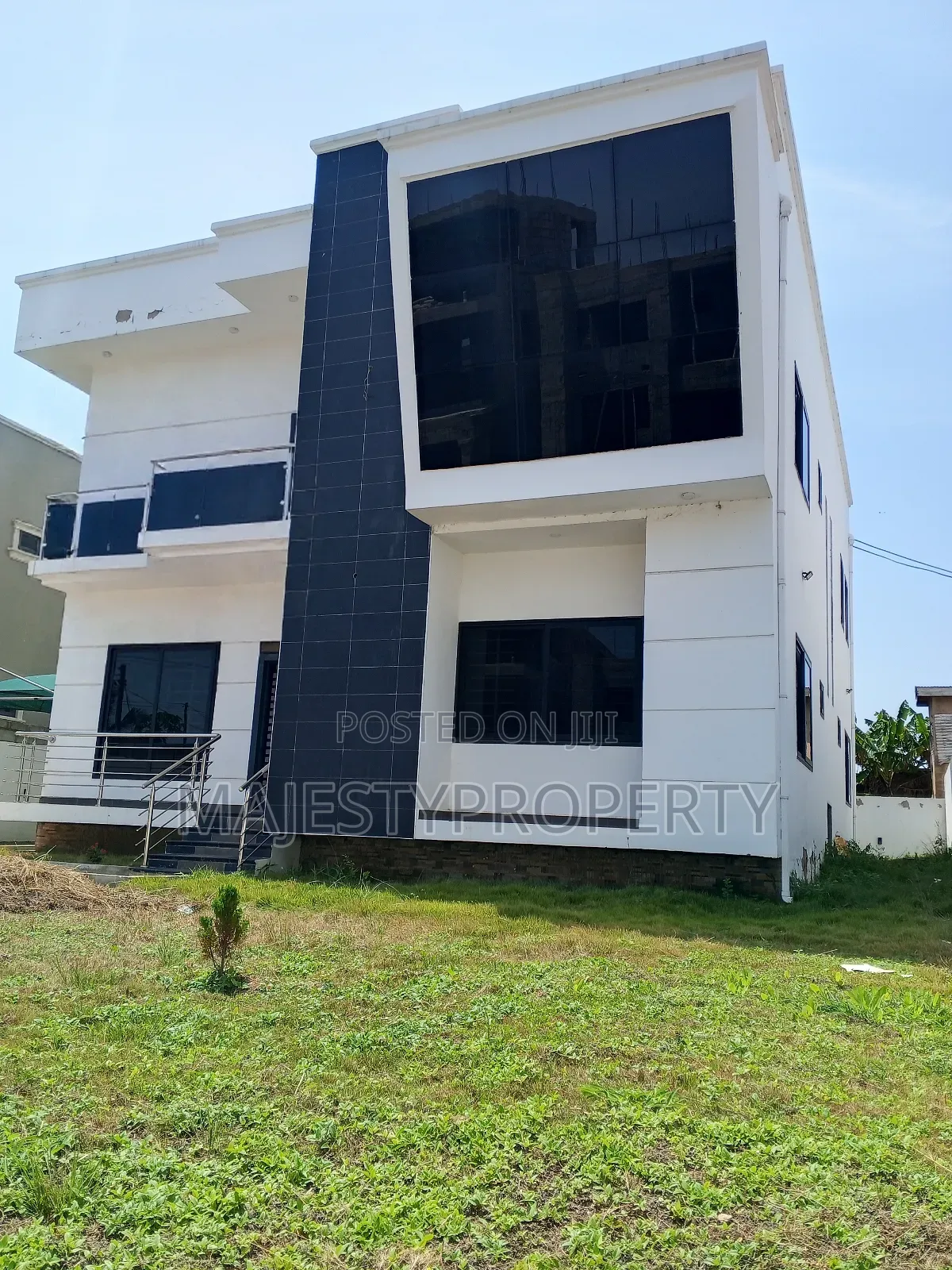 4bdrm Duplex in Community 18, Spintex for rent in Spintex