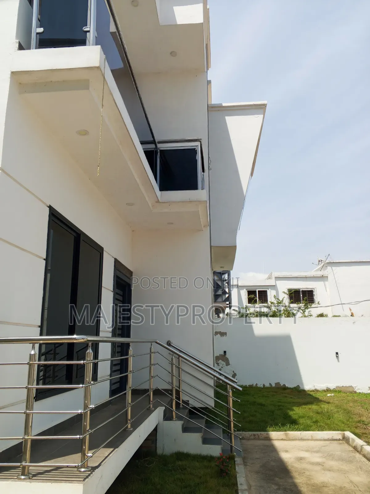 4bdrm Duplex in Community 18, Spintex for rent in Spintex