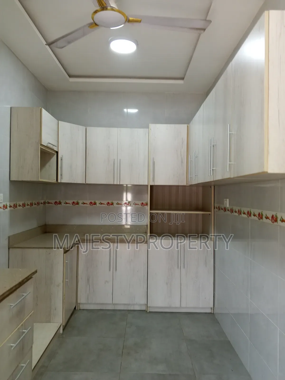 4bdrm Duplex in Community 18, Spintex for rent in Spintex