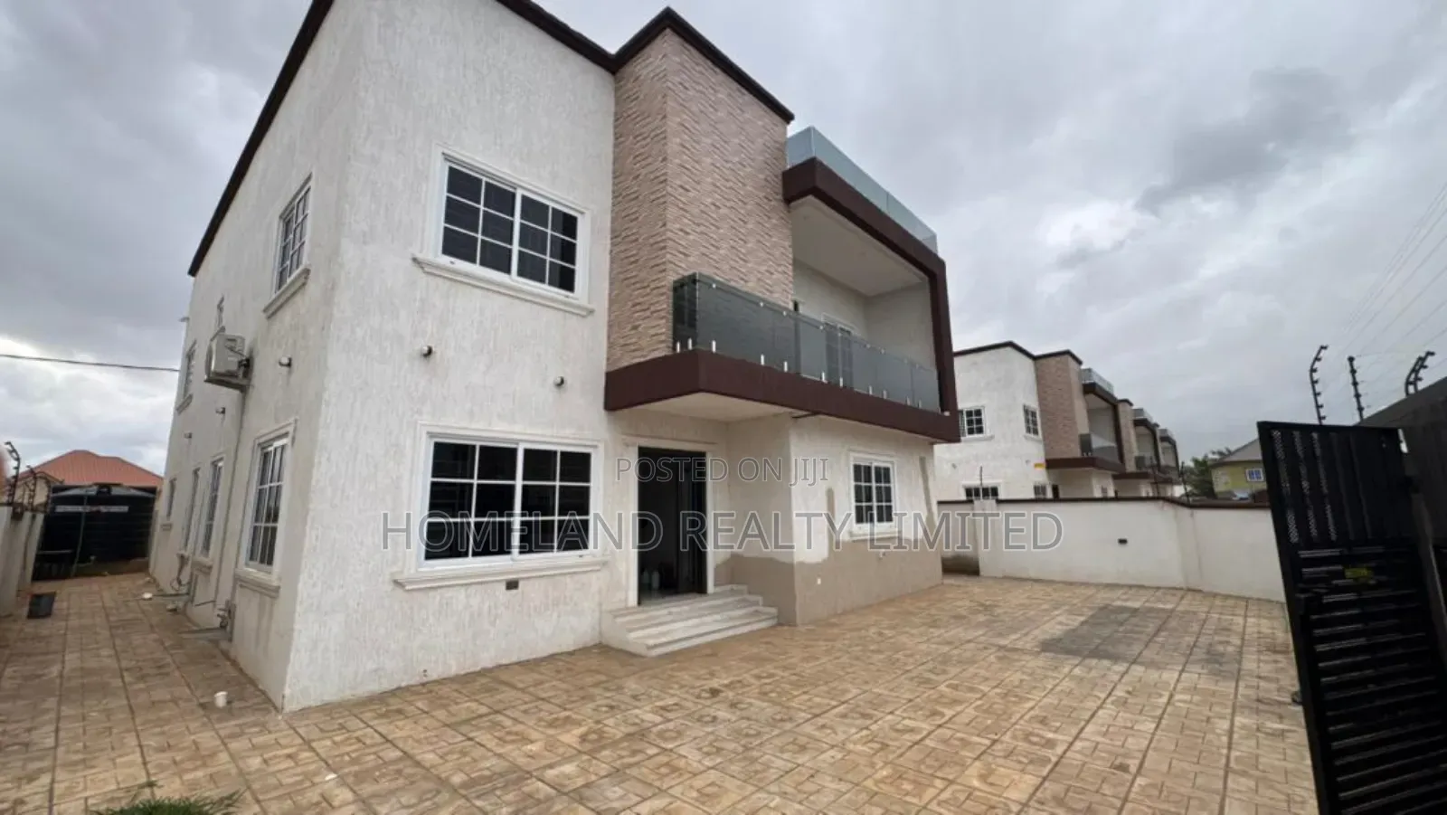 5bdrm Duplex in Tema for sale in Tema Metropolitan