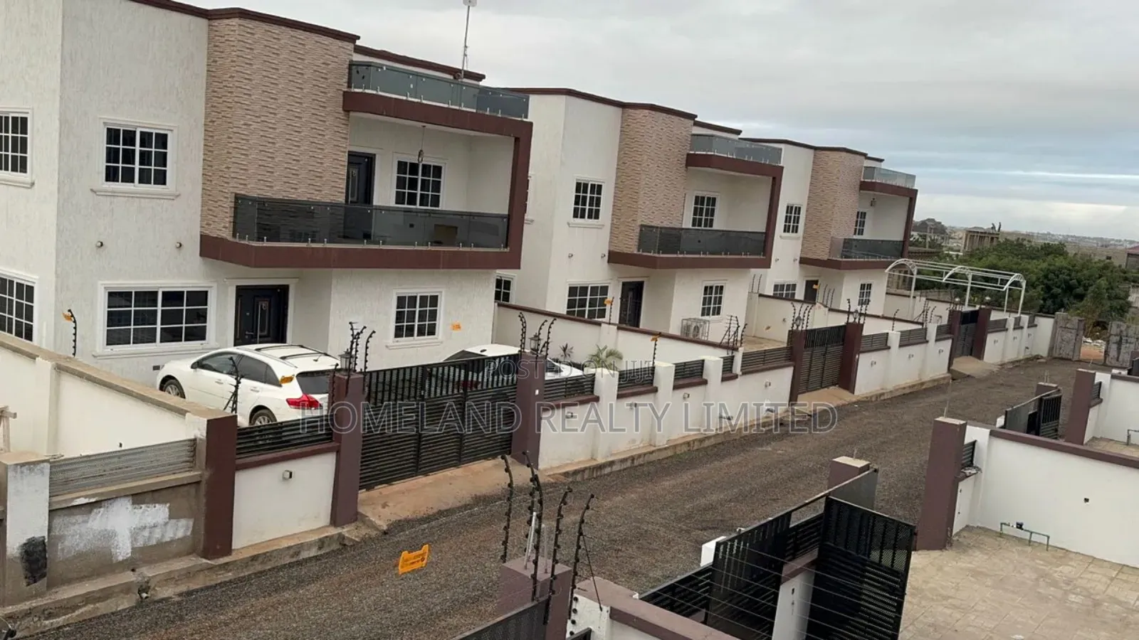 5bdrm Duplex in Tema for sale in Tema Metropolitan