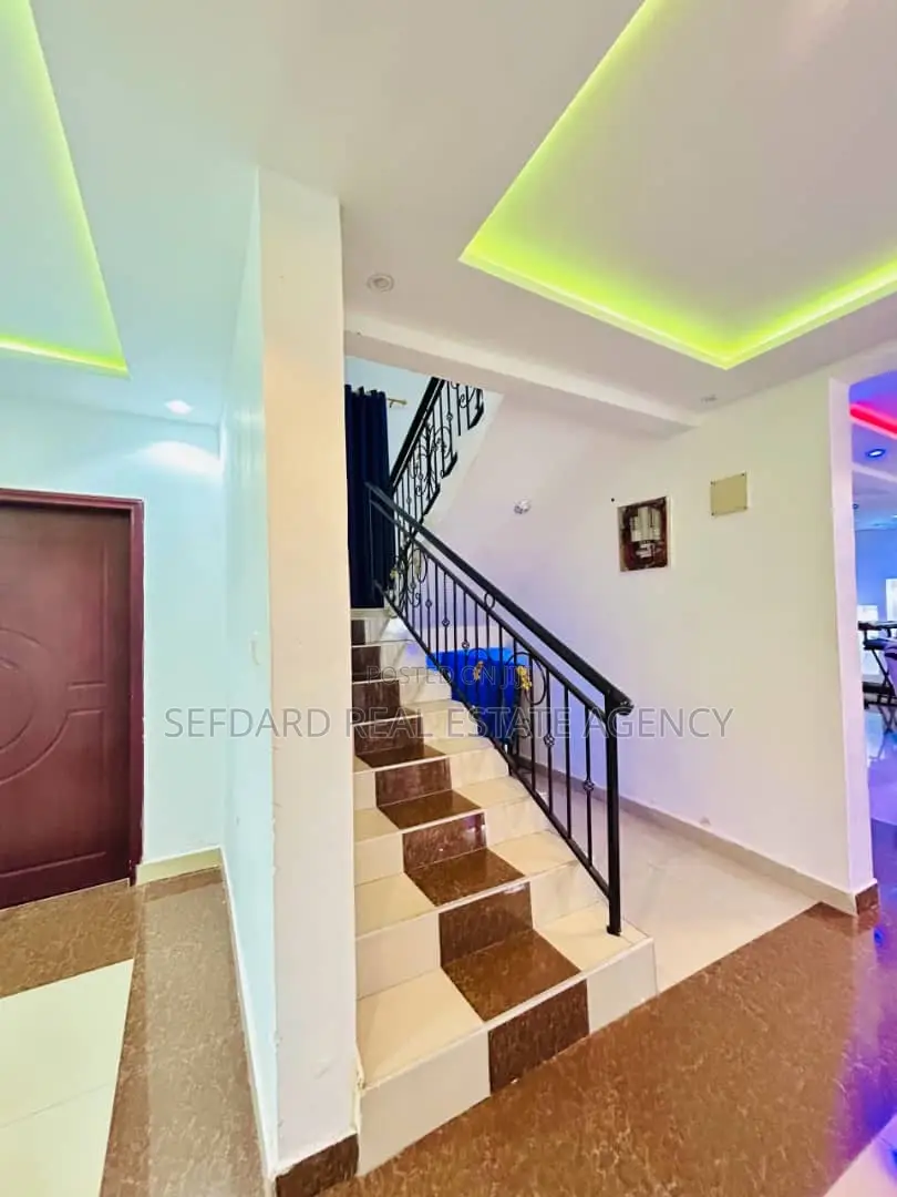 7bdrm Mansion in East Legon for sale in East Legon