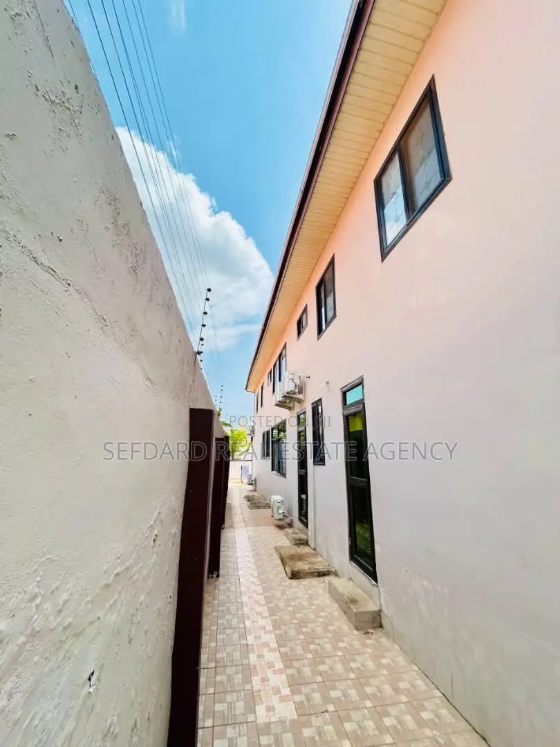 7bdrm Mansion in East Legon for sale in East Legon