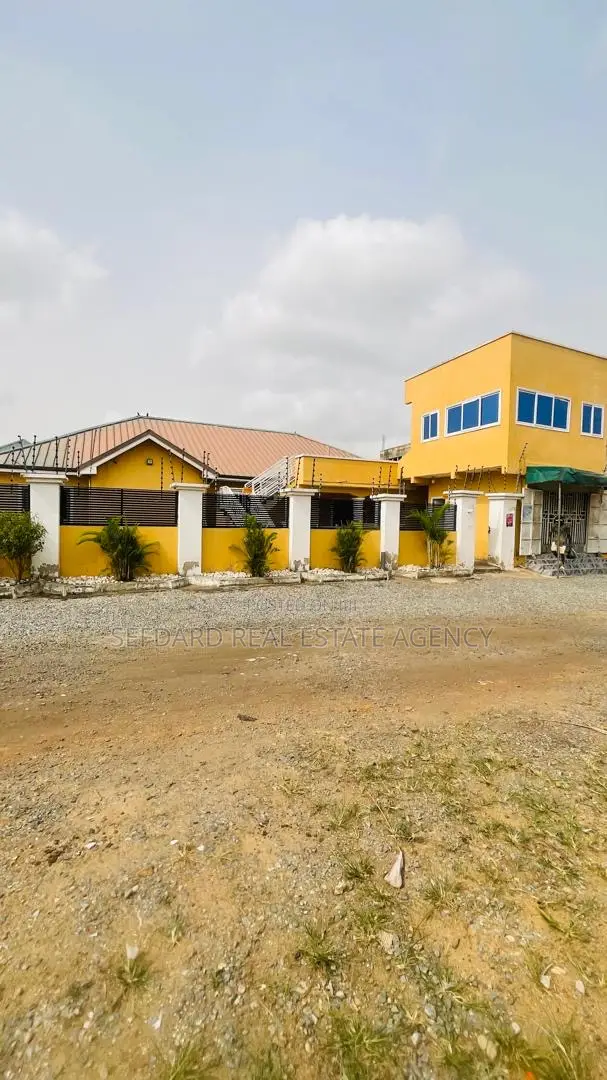 5bdrm House in Pokuase for sale in Pokuase