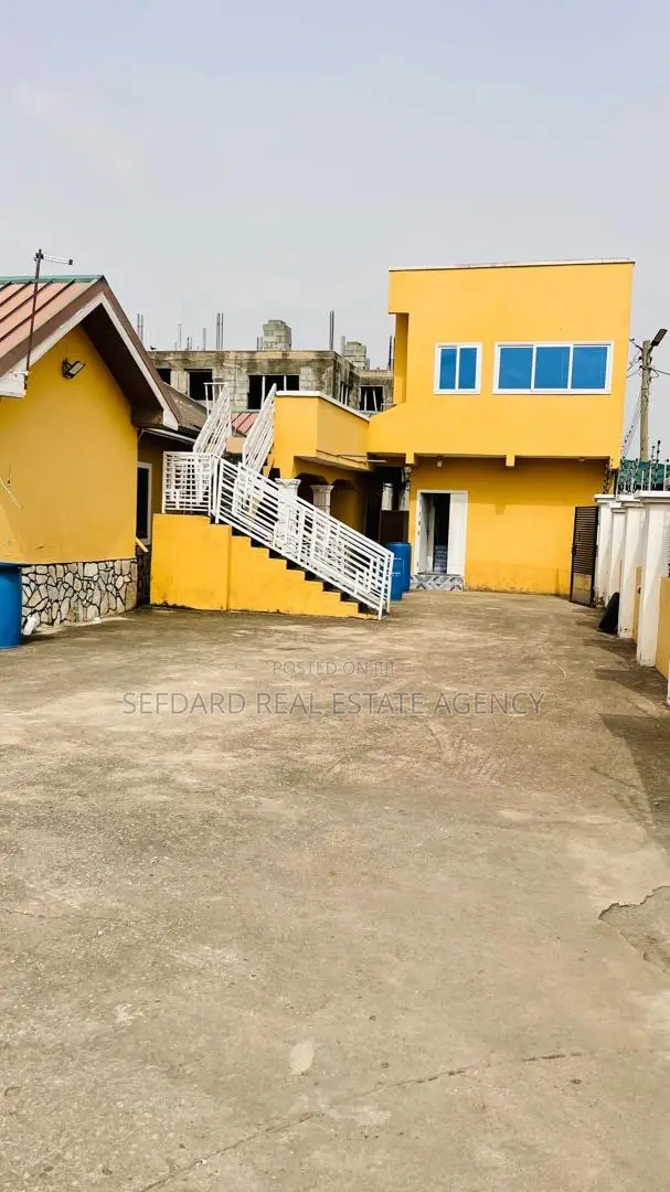 5bdrm House in Pokuase for sale in Pokuase