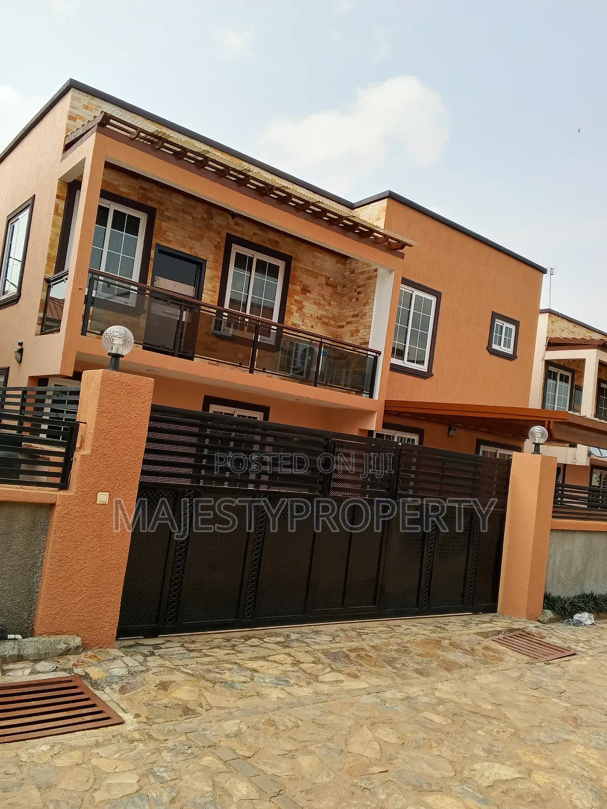 3bdrm Duplex in East Airport, Spintex for rent in Spintex