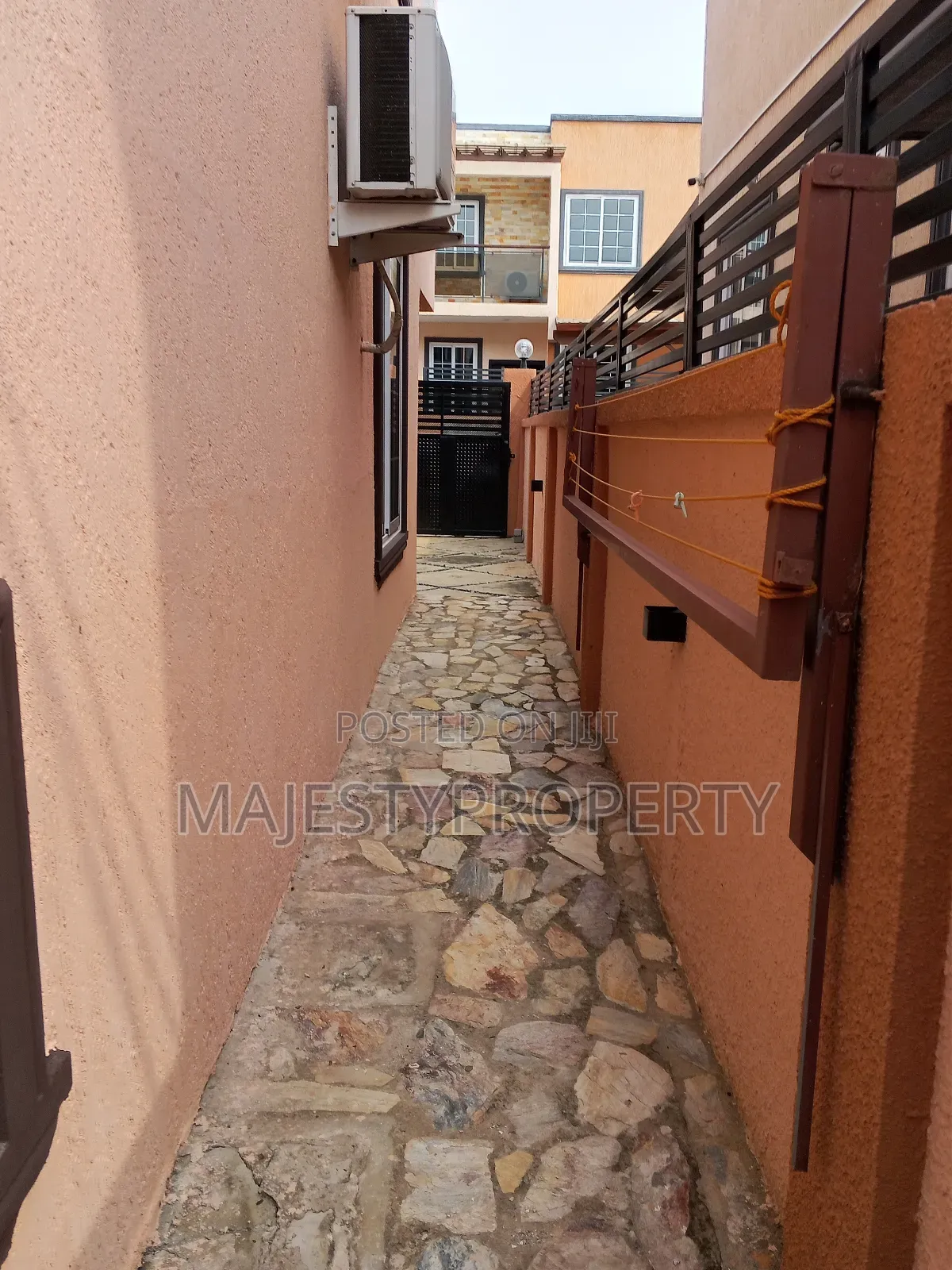 3bdrm Duplex in East Airport, Spintex for rent in Spintex