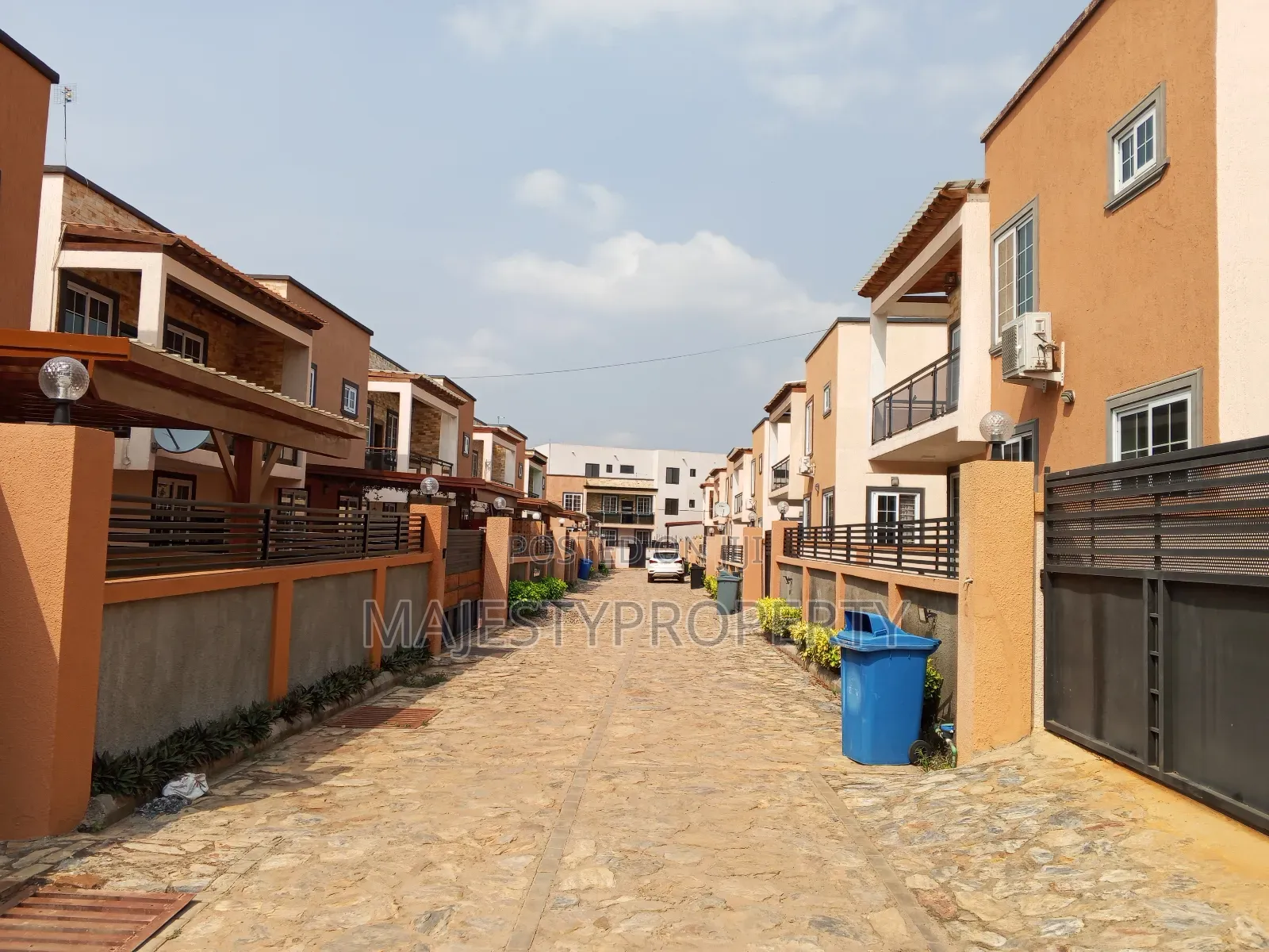 3bdrm Duplex in East Airport, Spintex for rent in Spintex