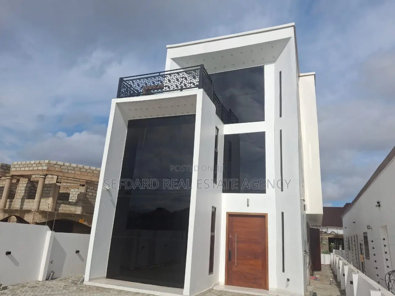 6bdrm House in East Legon for sale in East Legon