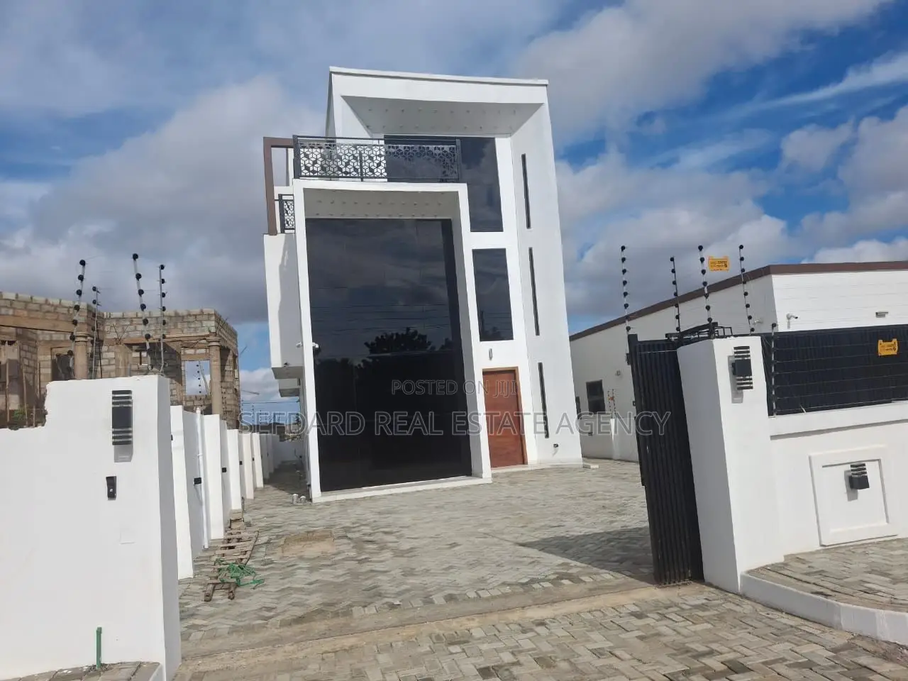 6bdrm House in East Legon for sale in East Legon