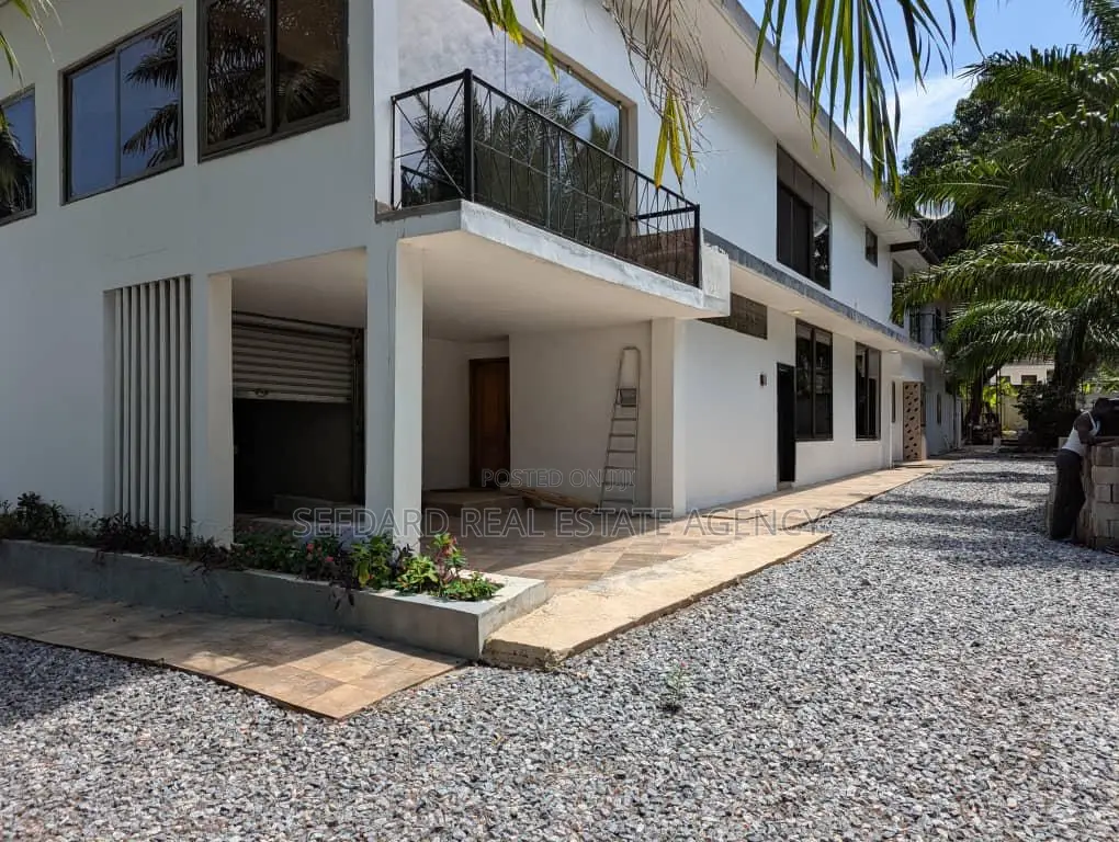 8bdrm House in Cantonments for rent in Cantonments