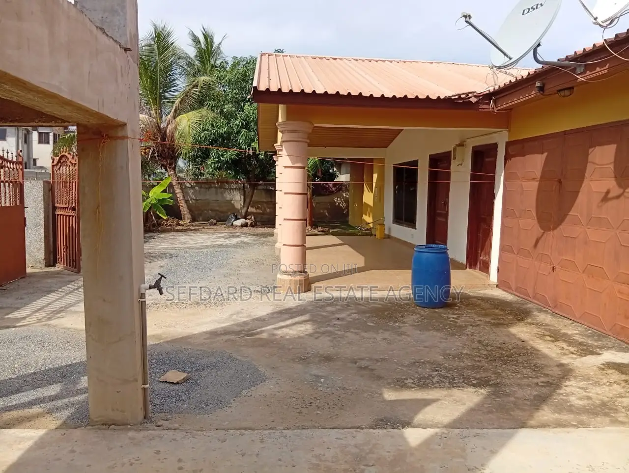 5bdrm House in Adenta for sale in Adenta