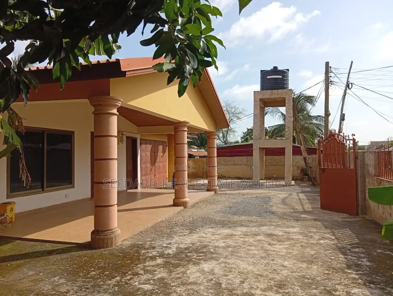 5bdrm House in Adenta for sale in Adenta