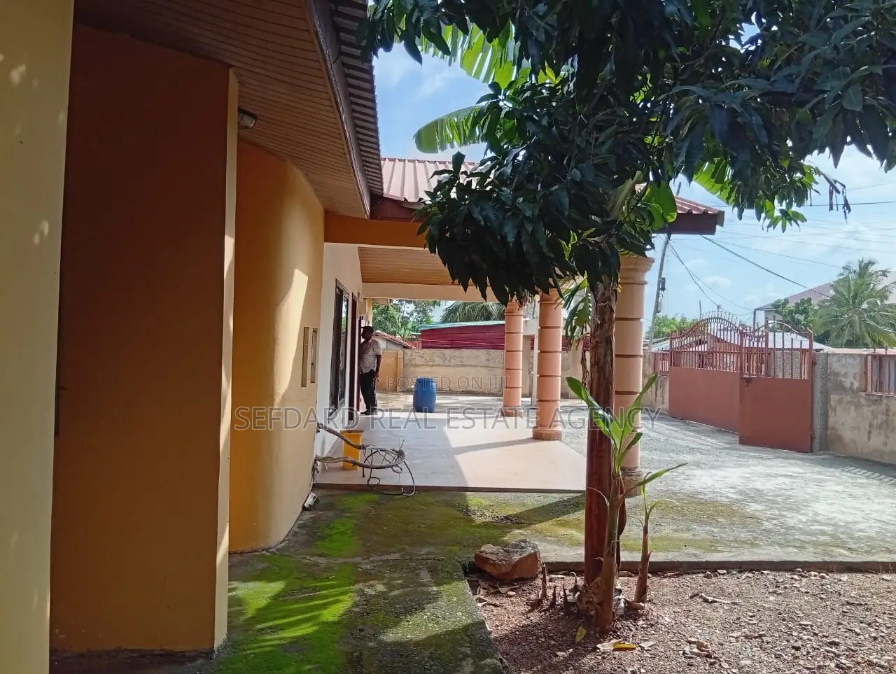5bdrm House in Adenta for sale in Adenta