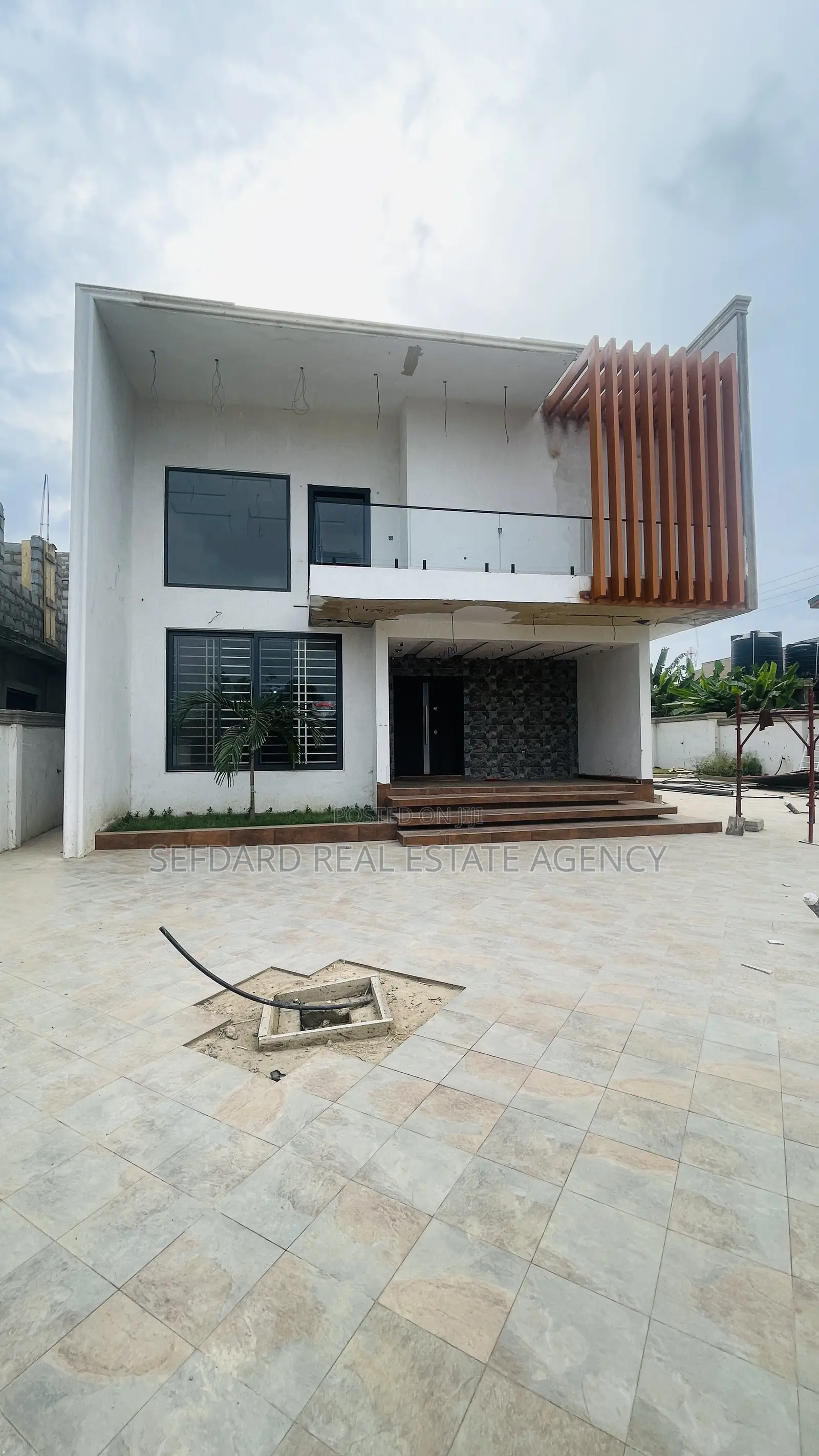 4bdrm Duplex in Ofankor for sale in Ofankor