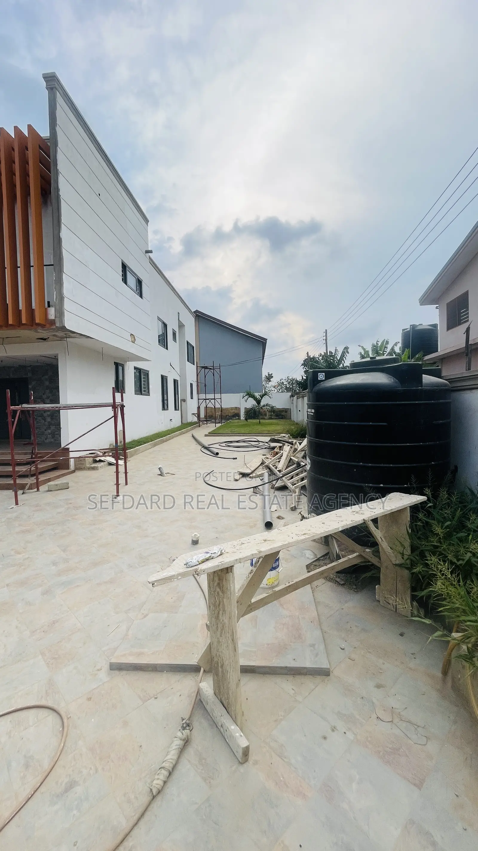 4bdrm Duplex in Ofankor for sale in Ofankor