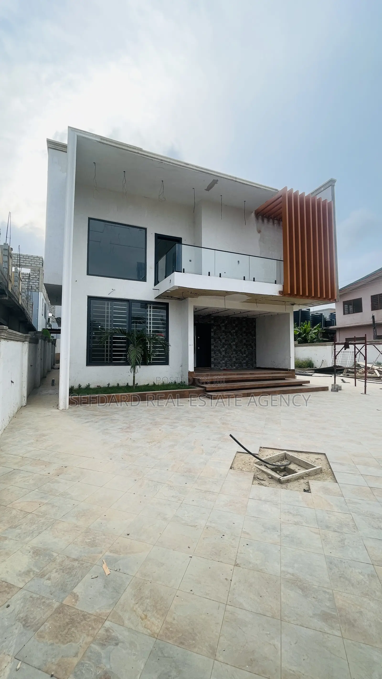 4bdrm Duplex in Ofankor for sale in Ofankor