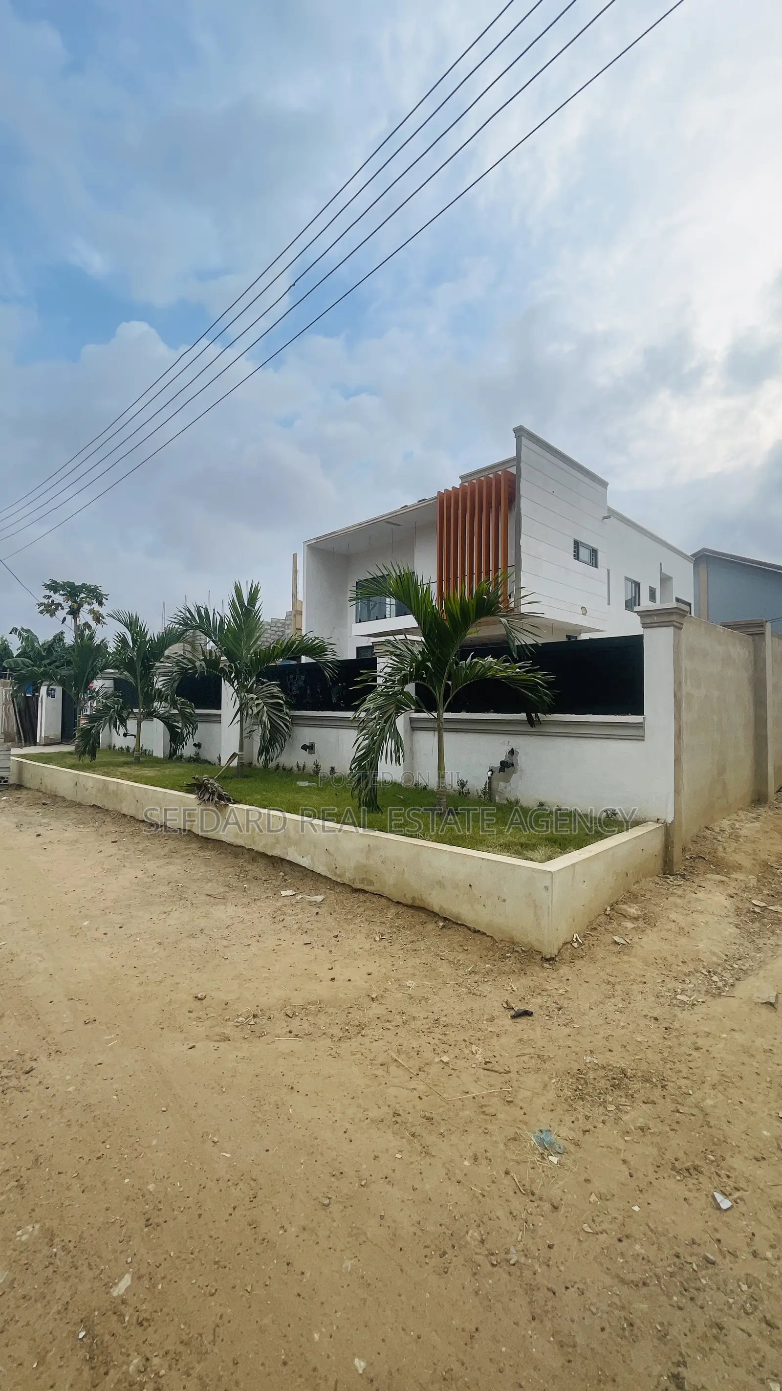 4bdrm Duplex in Ofankor for sale in Ofankor