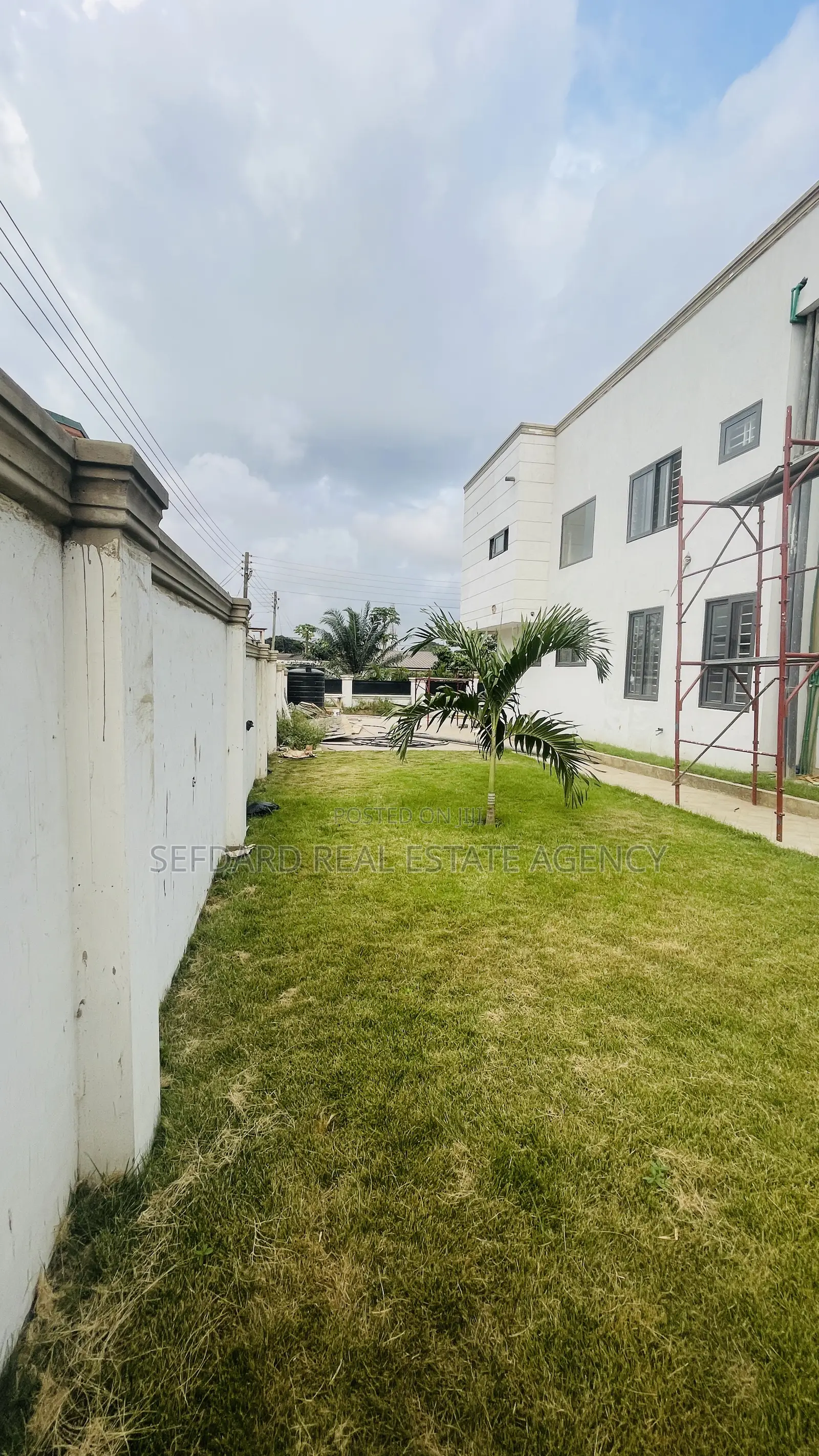 4bdrm Duplex in Ofankor for sale in Ofankor