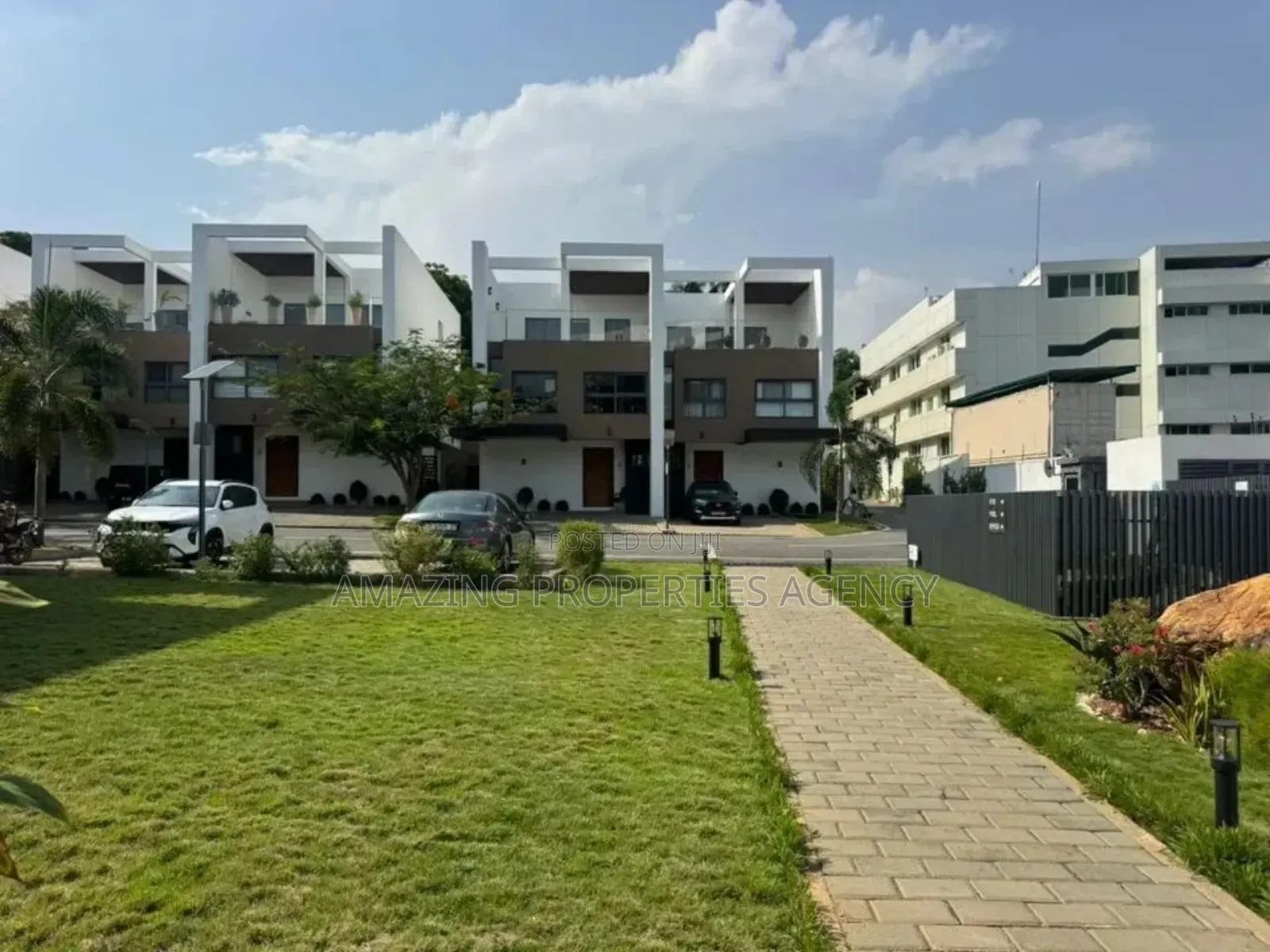 4bdrm Townhouse / Terrace in Cantonment, Cantonments for rent in Cantonments