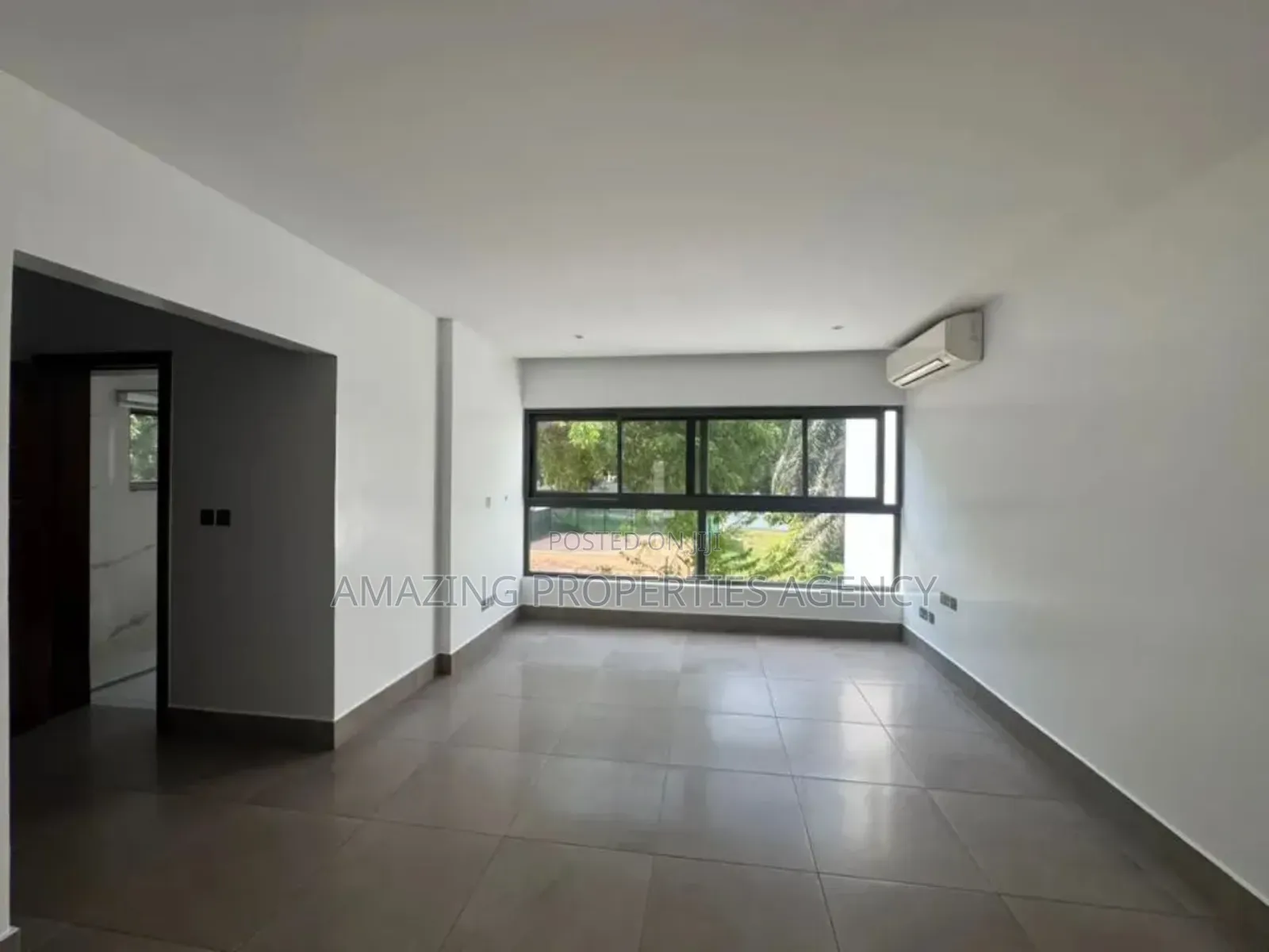4bdrm Townhouse / Terrace in Cantonment, Cantonments for rent in Cantonments