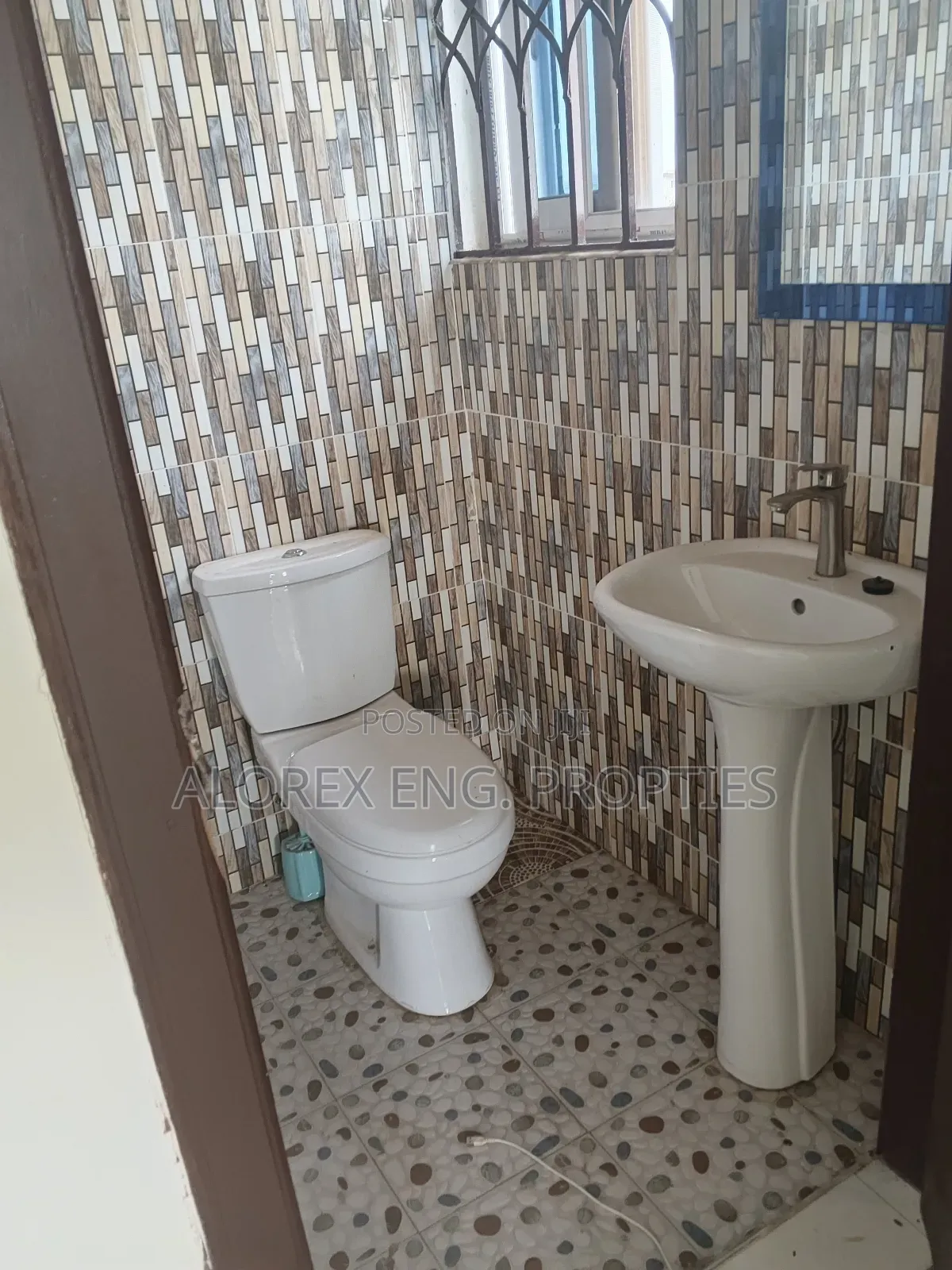 3bdrm Apartment in Amanfro, Adenta for rent in Adenta