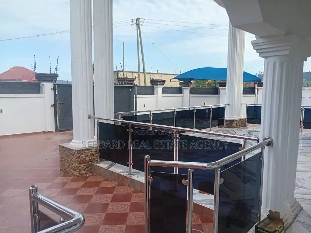 7bdrm House in Pokuase for sale in Pokuase
