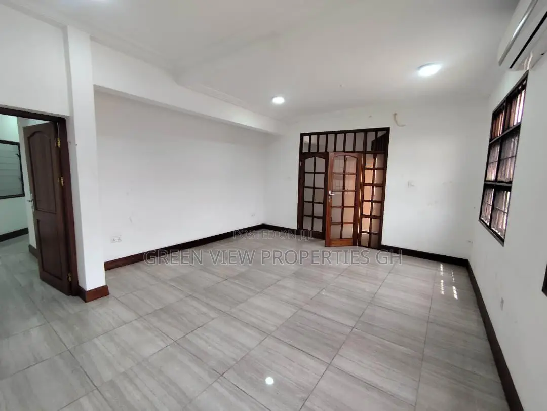 15 Bedroom House Commercial Property for Rent in Shopping Arcade Area