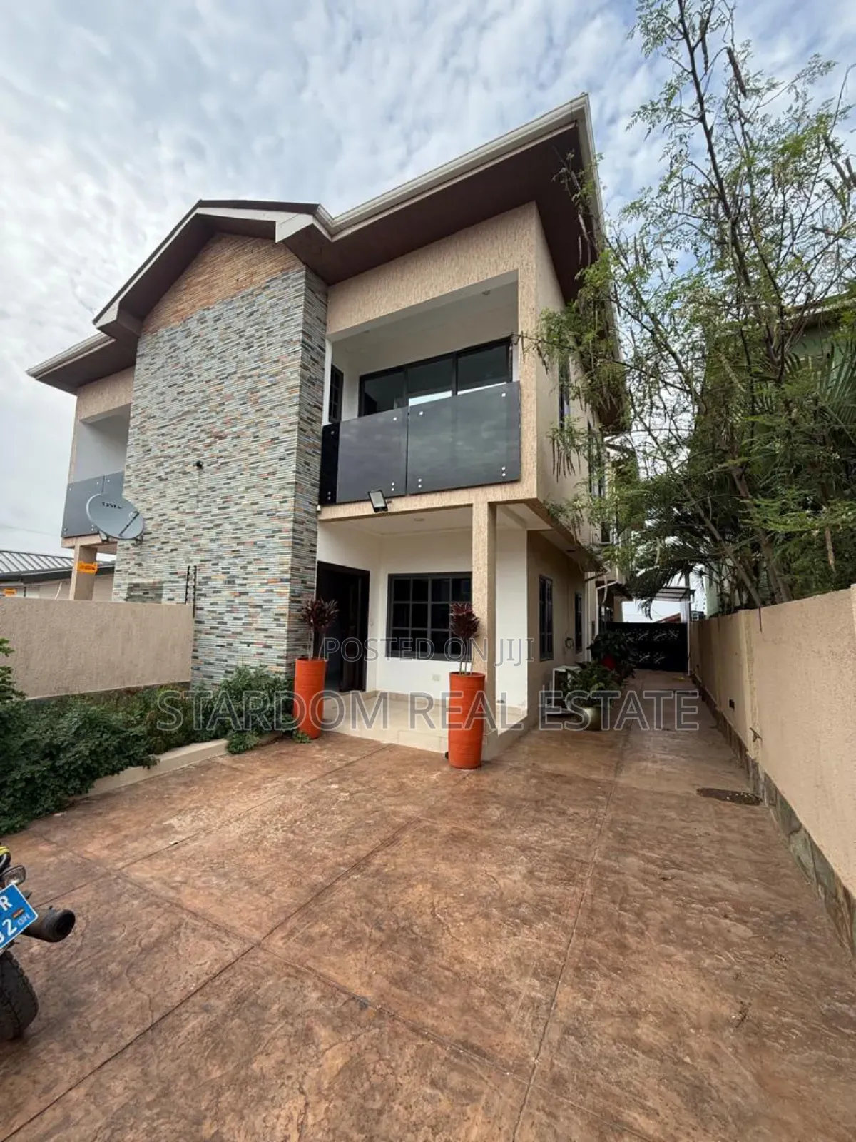 3bdrm Duplex in Baatsona Ecobank, Spintex for rent in Spintex