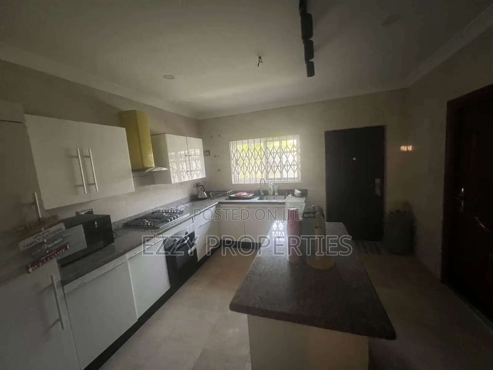 5bdrm Duplex in Oyarifa for rent in Oyarifa