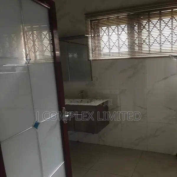 3bdrm Apartment in Coffee Shop Area for rent in Coffee Shop Area