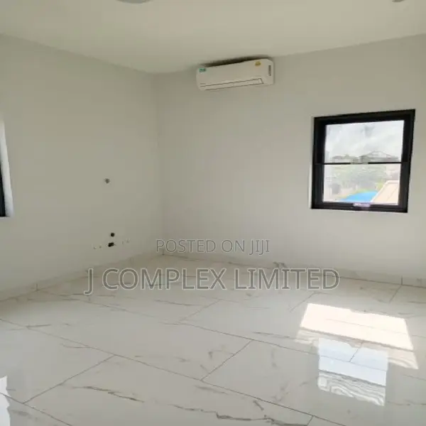 3bdrm Apartment in Coffee Shop Area for rent in Coffee Shop Area
