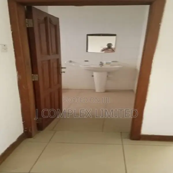 4bdrm House in Coffee Shop Area for rent in Coffee Shop Area