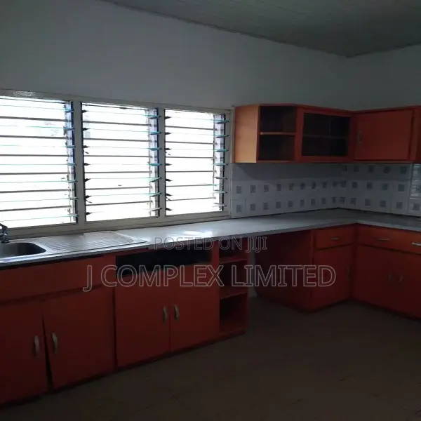 4bdrm House in Coffee Shop Area for rent in Coffee Shop Area
