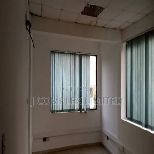 5bdrm House in Coffee Shop Area for rent in Coffee Shop Area