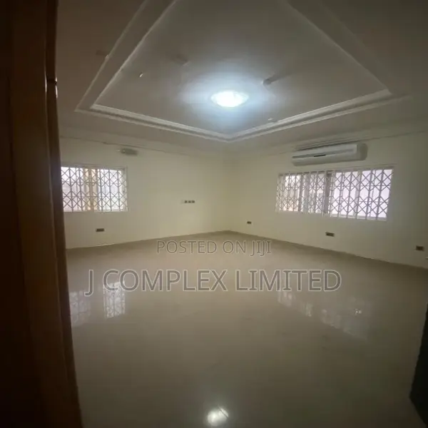 5bdrm House in Coffee Shop Area for rent in Coffee Shop Area