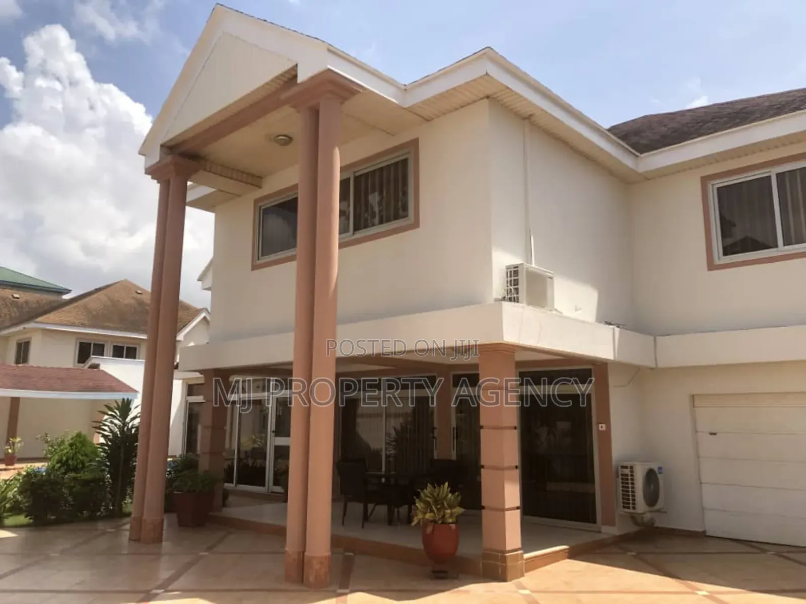 4bdrm Mansion in Osu, Oxford Street for rent in Oxford Street