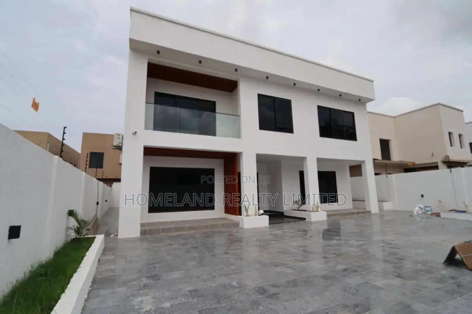 6bdrm Duplex in Spintex for sale in Spintex