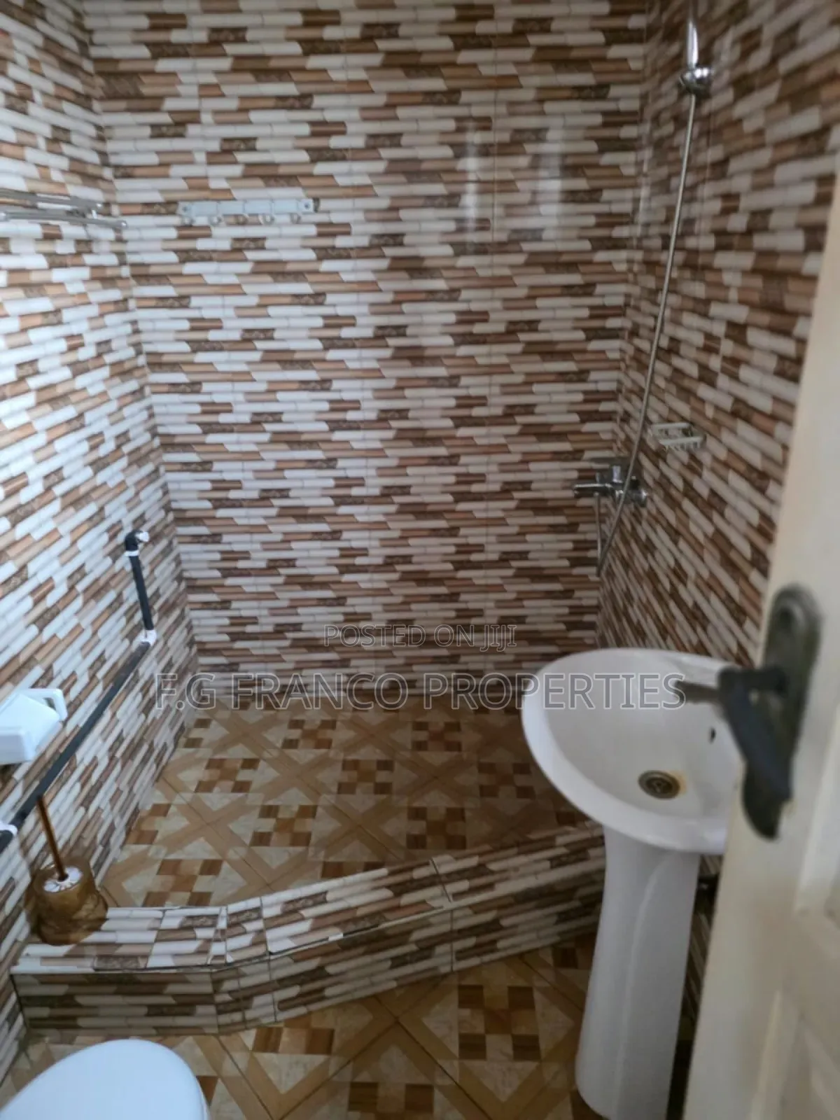 3bdrm Apartment in Kg Franco Properties, Spintex for rent in Spintex