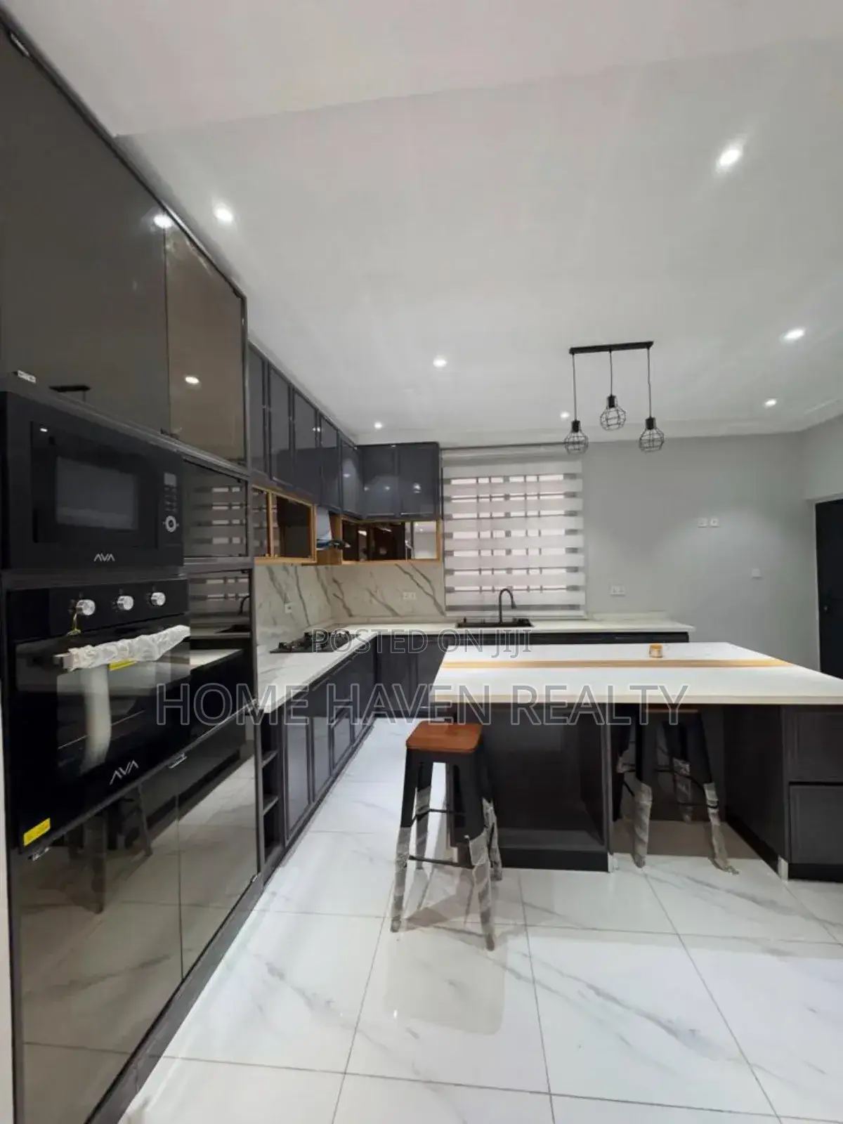 4bdrm House in Lakeside for sale in Lake Side Estate