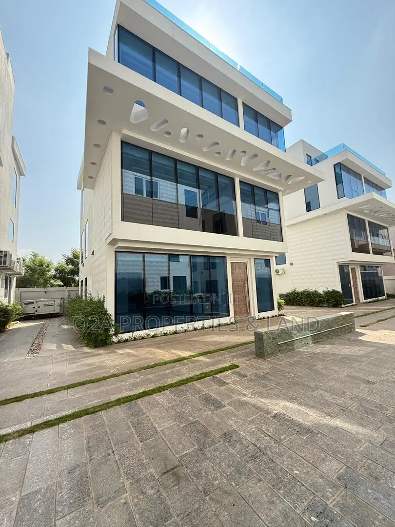 4bdrm Townhouse / Terrace in Cantonment, Acquinas for rent in Acquinas