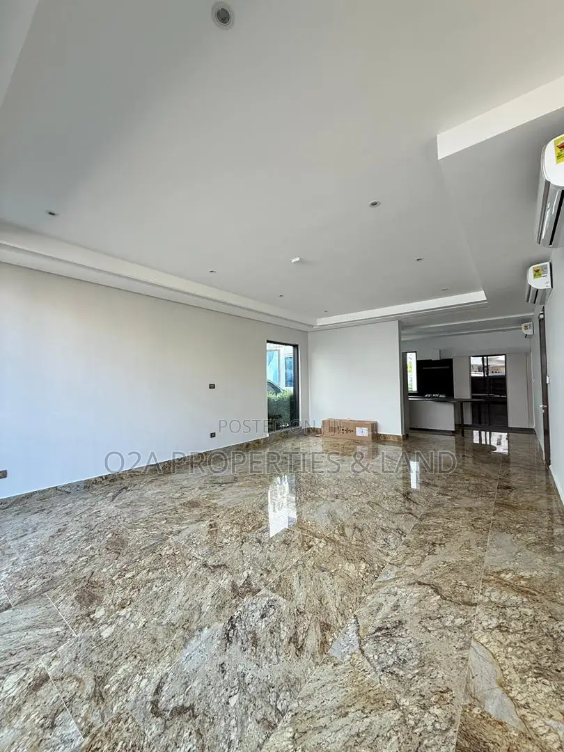 4bdrm Townhouse / Terrace in Cantonment, Acquinas for rent in Acquinas
