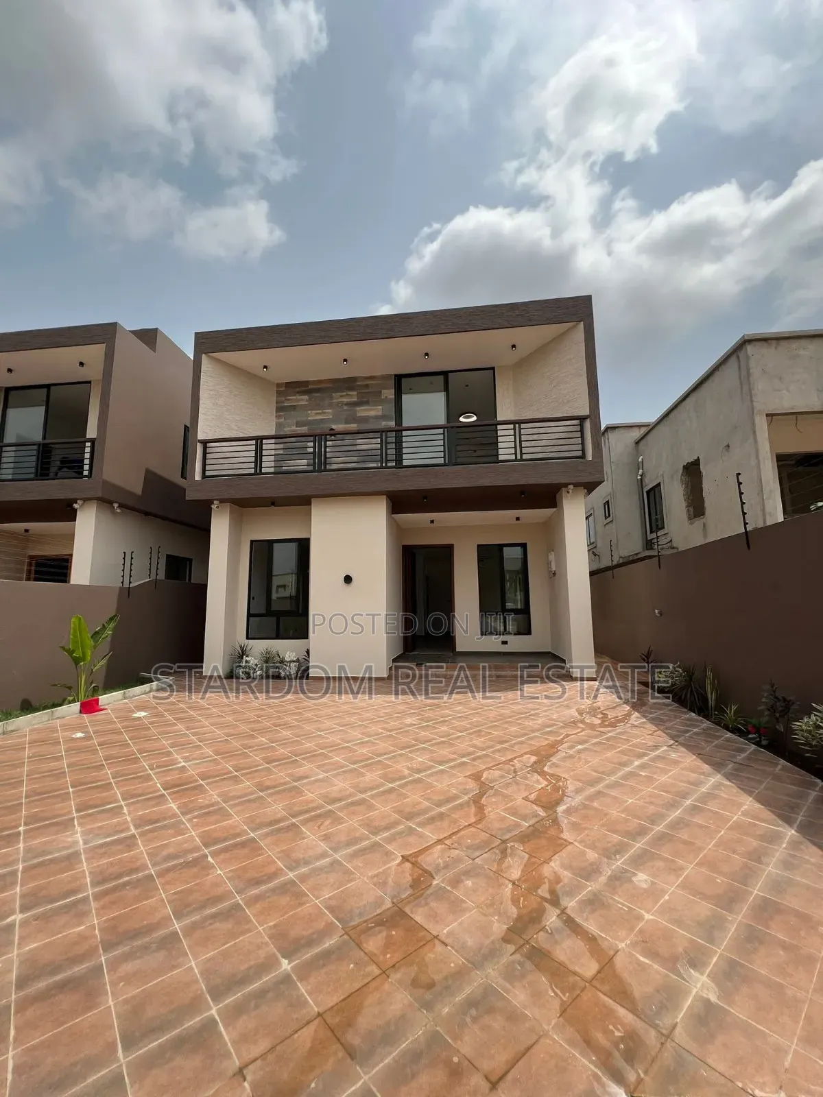 4bdrm Duplex in Oyarifa for sale in Oyarifa