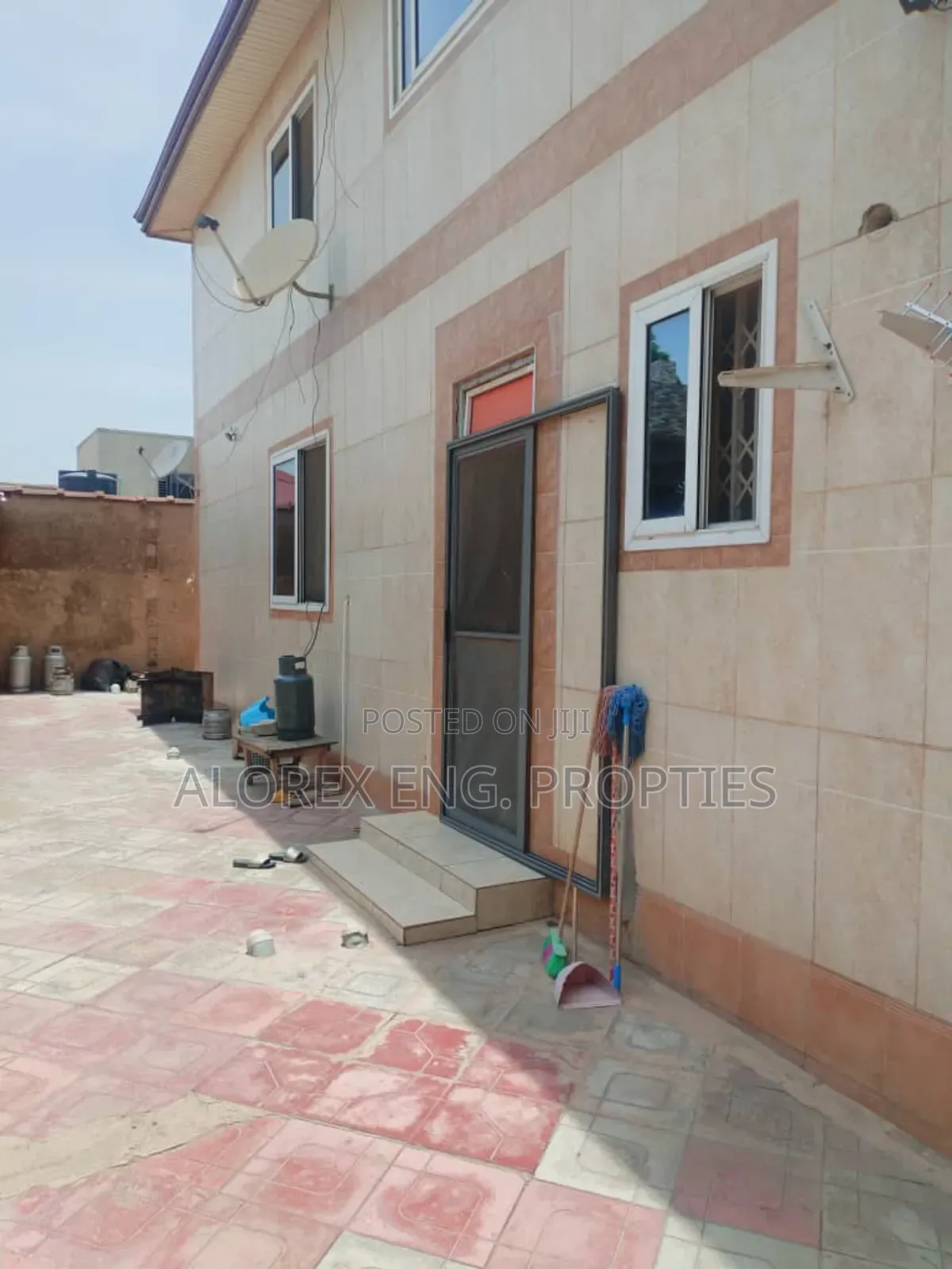 9bdrm House in Commandos $270,000, Adenta for sale in Adenta