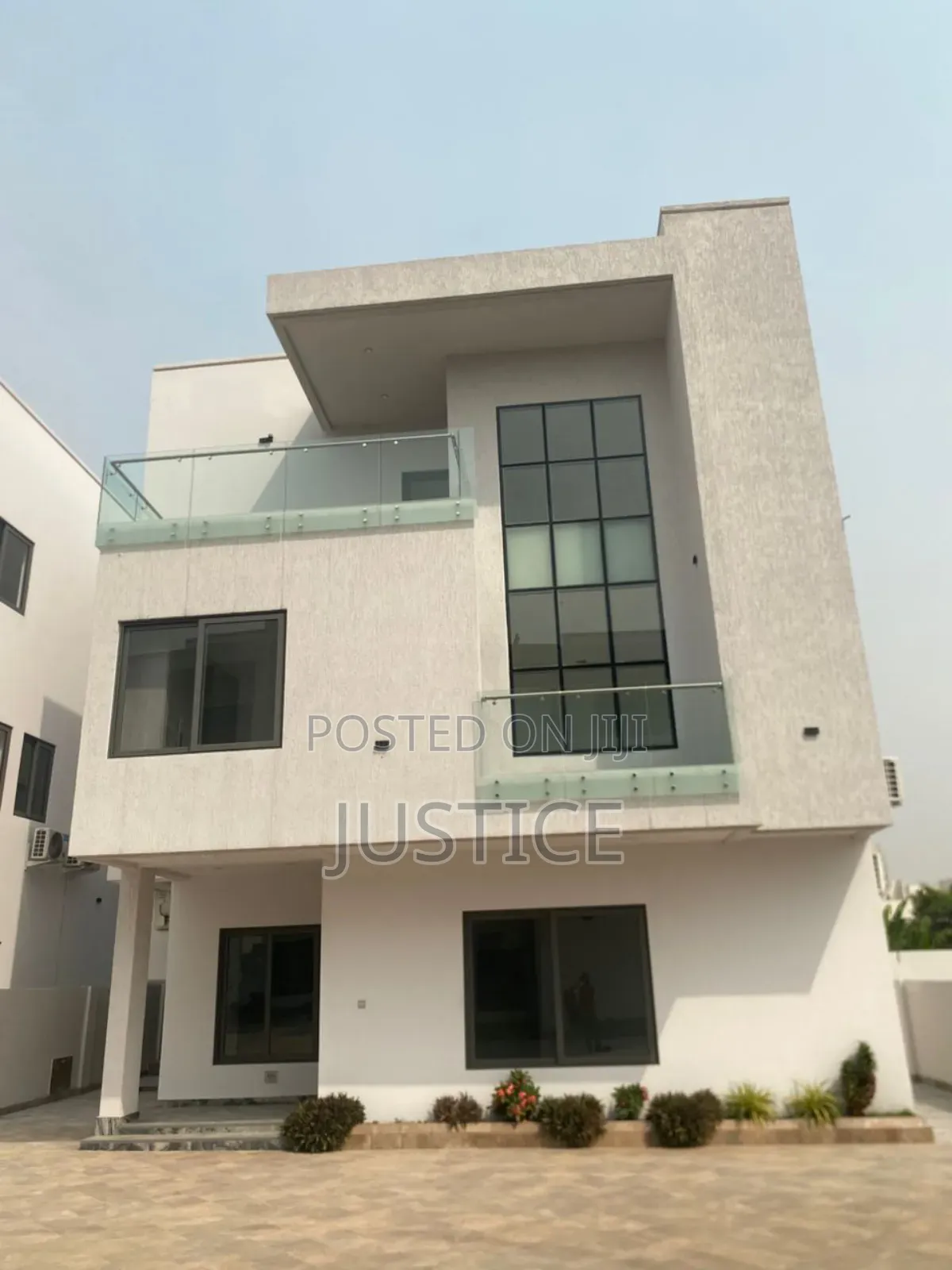 4bdrm Townhouse / Terrace in East Legon, American House for rent in American House